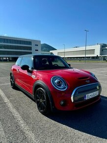 Mini Cooper SE 135kw elektro 22tis KM Odpočet DPH