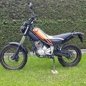 Yamaha XG 250 Tricker