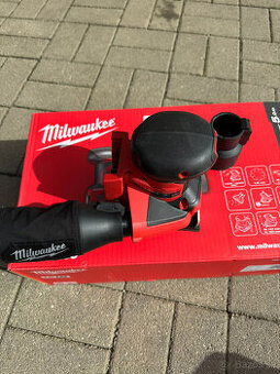 MILWAUKEE M18™ Aku vibračná brúska 113 x 104 mm