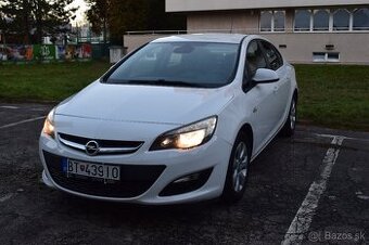 Opel Astra sedan benzín + LPG (fabrické)