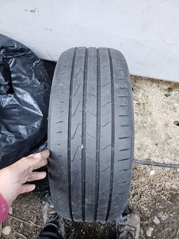 Predám 4 kusy letné gumy 215/55 R16