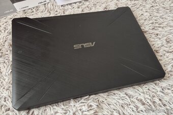 Asus TUF Gaming FX505DV-AL004T Stealth Black kovový