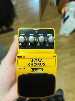 Behringer UC 200 Gitarový efekt