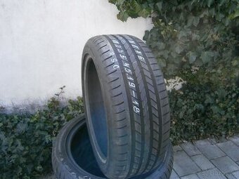 Predám 4x letné temer nové pneu Goodyear 235/45 R19 95V