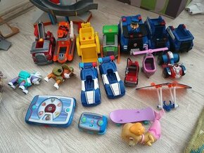 Veža paw patrol s autami a kopec figuriek