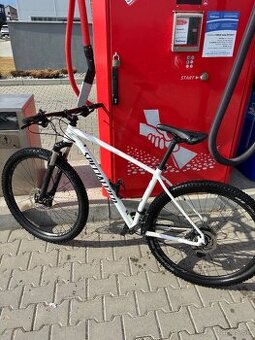 Bicykel Specialized Rockhopper Expert 2018