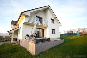 Novostavba rodinného domu v Mošovciach, pozemok 730 m2, na p