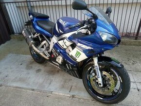 Yamaha R6 - 1