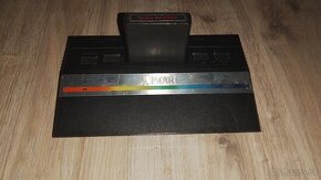 Predám Atari 2600 s hrami na cartridge .