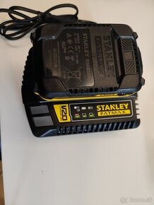 Nabíjačka s baterkou Stanley FATMAX SFMCB12