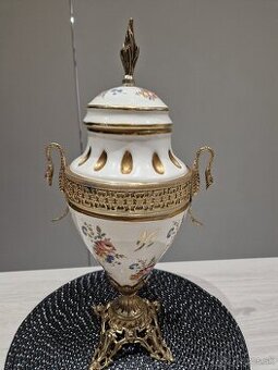 Krasna vaza ,porcelan ,bronz