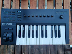 Native Instruments Komplete Kontrol A25