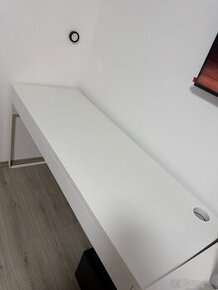 Pracovný stôl MICKE IKEA