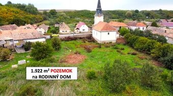 Pavlovce - 1.922 m2 POZEMOK na RODINNÝ DOM za kostolom - 1