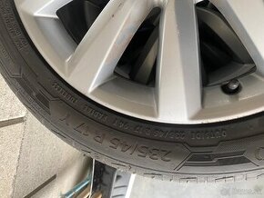 235/45 r17 Y