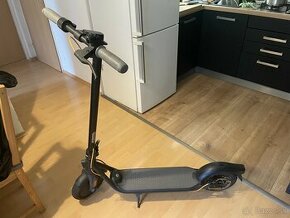 Ninebot Kickscooter F2E by segway