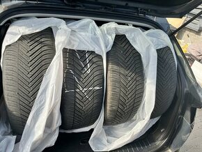 Predám celoročné pneu Hankook Kinergy 4s2x 104V 235/55R18