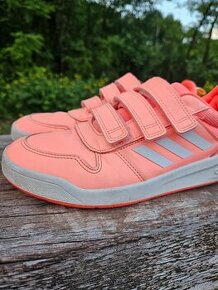 Tenisky zn. Adidas vel. 37.5