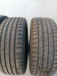 235/45R19