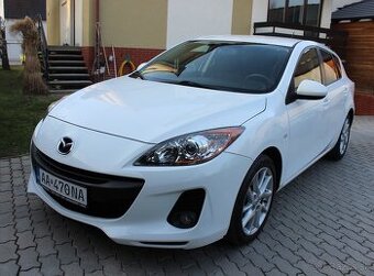 • MAZDA 3 2.0i, 110 kW, benzín, 6-st. manuál, r.v. 2012 •