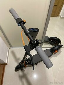 Ninebot Kickscooter F30E by Segway - 1