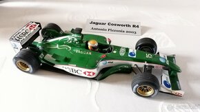 Modely F1 M1:18