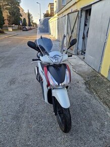 Predam skuter Honda SH125i