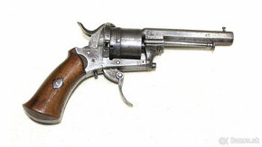 Predam HISTORICKY REVOLVER 7mm BEZ ZBROJAKU 18+