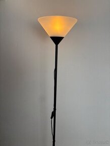 Lampa stojatá vysoká