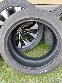 Predám celoročné pneumatiky 235/45 R18 - 1