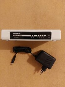 TP-LINK TL-R402M Cable / DSL Router - 1