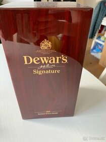 Predam prazdnu flasu od whiskey Dewar’s