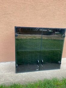 Čierna sklenená skrinka - 1
