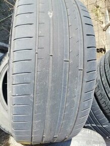 255/45 R19