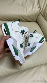 Nike Air Jordan 4 Retro "Pine Green"