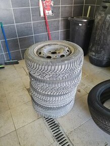 Zimne gumy + plechy 185/60 r14 - 1