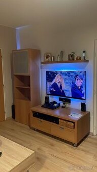 Skrinka a stolík pod TV