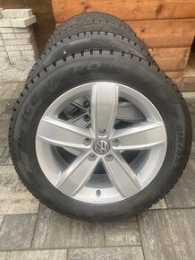 PIRELLI ICE ZERO STUDDED 215/55 R17 - S HROTMY