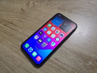 Iphone xr 64gb cierny plnefunkcny telefon ma skrabanceky na