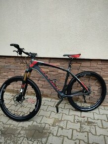 Kellys Hacker 90, carbon rám a full XTR