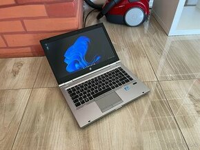 HP/Notebook/i7/8GB RAM/256GB SSD/AMD Radeon HD 2GB