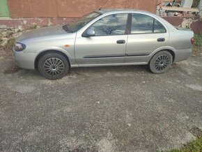 Nissan almera