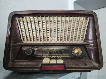 Retro rádio Tesla Tenor 426A