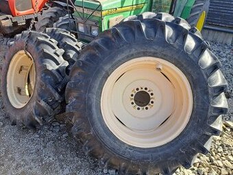 PREDAM NAFUKANE KOLESA 18-4X30 TRAKTOR ZETOR