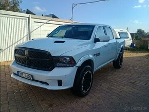 Predám Dodge RAM 5.7 HEMI 4x4 2015 vzduchový podvozok