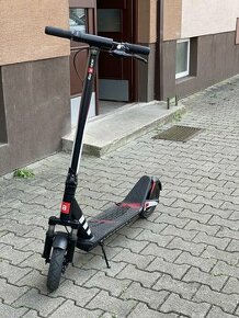 Elektrická kolobežka Aprilia eSR2