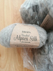 Vlna BRUSHED ALPACA SILK DROPS č. 2 svetlá šedá