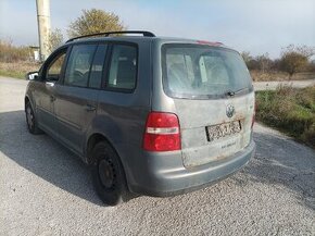 Rozpredám Touran 2006 1.9 TDI 77kw BXE - 1