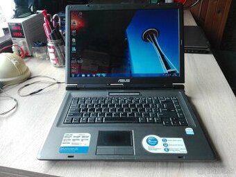 Asus Rock Technology. 15,4“. Windows 7 PRO. Dvoj-jadro.