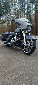 Harley Davidson Street glide - 1